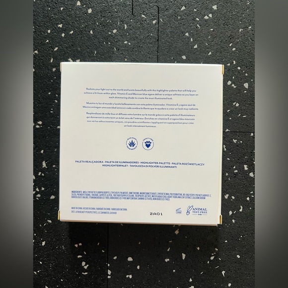 TRESLÚCE BEAUTY | Lucete Glow Highlighter Palette - Picture 6 of 6